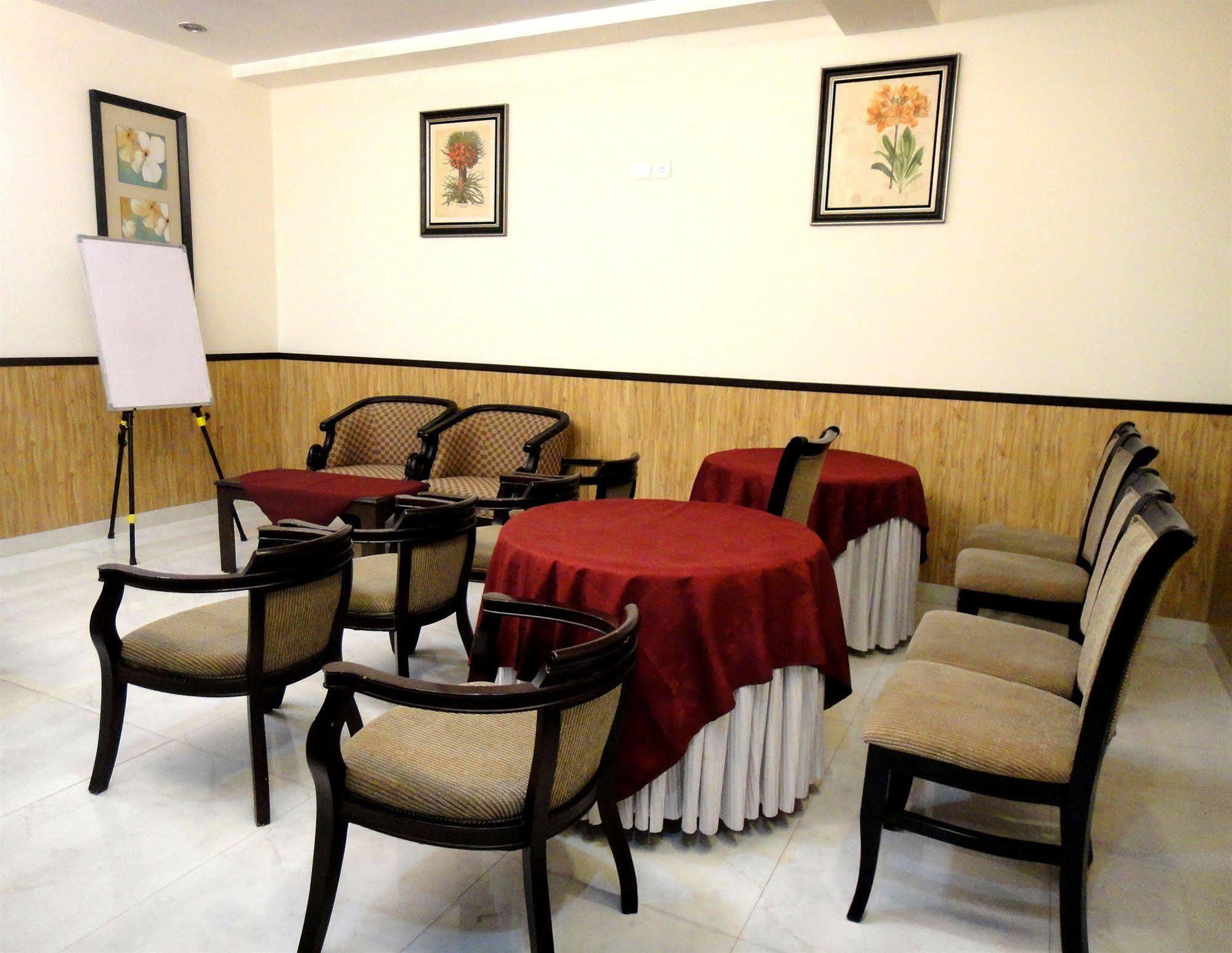 Chandīgarh Hotel Orbit 34 מראה חיצוני תמונה